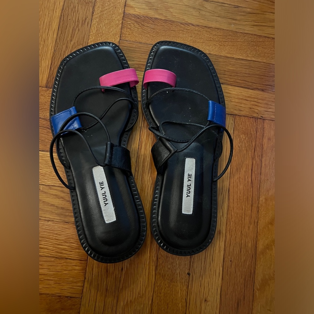 yuul yie colorblock sandals